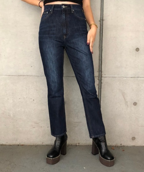 ENVYM(アンビー)の「クロップドフレアデニムPT(デニムパンツ・レディース・ネイビー・S/M)」の1枚目の写真