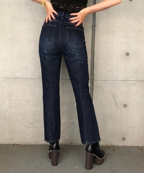ENVYM(アンビー)の「クロップドフレアデニムPT(デニムパンツ・レディース・ネイビー・S/M)」の5枚目の写真