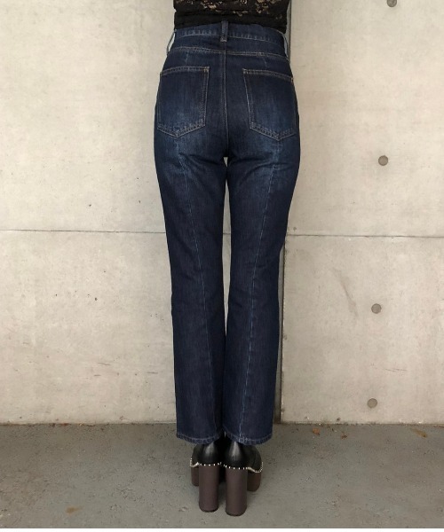 ENVYM(アンビー)の「クロップドフレアデニムPT(デニムパンツ・レディース・ネイビー・S/M)」の7枚目の写真