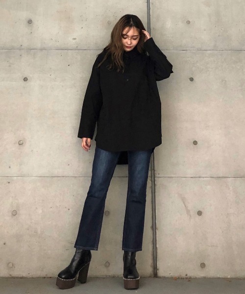 ENVYM(アンビー)の「クロップドフレアデニムPT(デニムパンツ・レディース・ネイビー・S/M)」の8枚目の写真