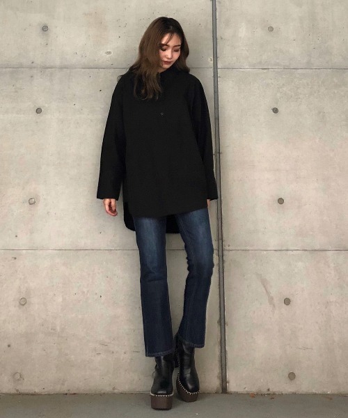 ENVYM(アンビー)の「クロップドフレアデニムPT(デニムパンツ・レディース・ネイビー・S/M)」の9枚目の写真