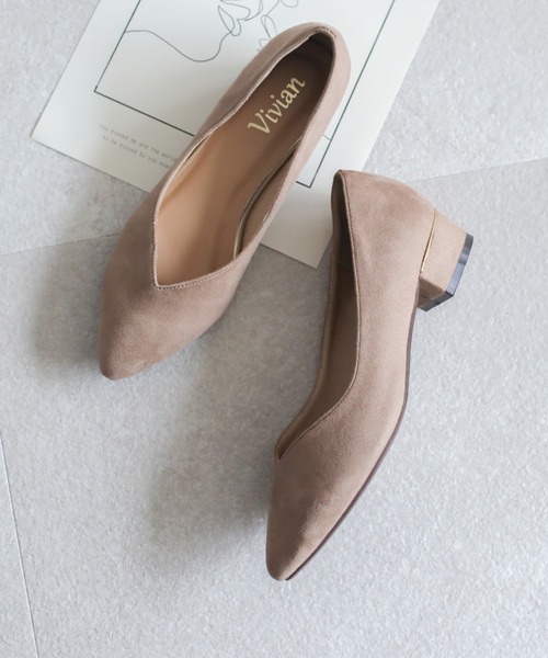 VIVIAN(ヴィヴィアン)の「ゴールドラインヒール・ポインテッドトゥVカットローヒールパンプス(パンプス・レディース・Beige/ベージュ系その他3/ライトパープル/グリーン×オレンジ/ブラック系その他3/スモークグレー・22/22.5/23/25/23.5/24.5/24)」の4枚目の写真