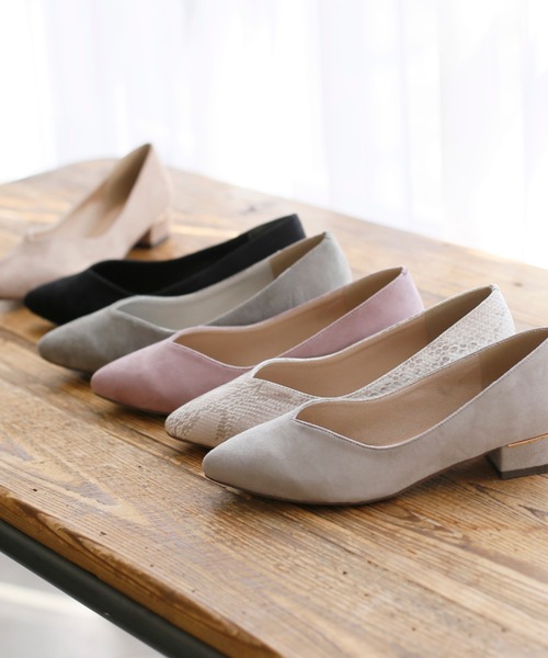 VIVIAN(ヴィヴィアン)の「ゴールドラインヒール・ポインテッドトゥVカットローヒールパンプス(パンプス・レディース・Beige/ベージュ系その他3/ライトパープル/グリーン×オレンジ/ブラック系その他3/スモークグレー・22/22.5/23/25/23.5/24.5/24)」の7枚目の写真