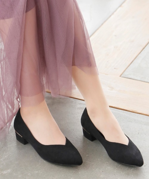 VIVIAN(ヴィヴィアン)の「ゴールドラインヒール・ポインテッドトゥVカットローヒールパンプス(パンプス・レディース・Beige/ベージュ系その他3/ライトパープル/グリーン×オレンジ/ブラック系その他3/スモークグレー・22/22.5/23/25/23.5/24.5/24)」の9枚目の写真