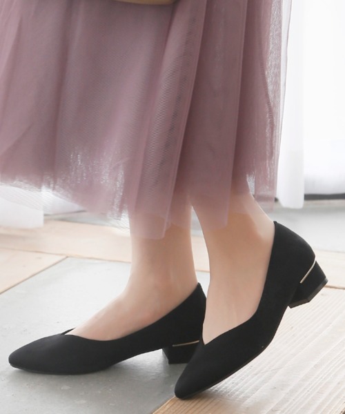 VIVIAN(ヴィヴィアン)の「ゴールドラインヒール・ポインテッドトゥVカットローヒールパンプス(パンプス・レディース・Beige/ベージュ系その他3/ライトパープル/グリーン×オレンジ/ブラック系その他3/スモークグレー・22/22.5/23/25/23.5/24.5/24)」の11枚目の写真