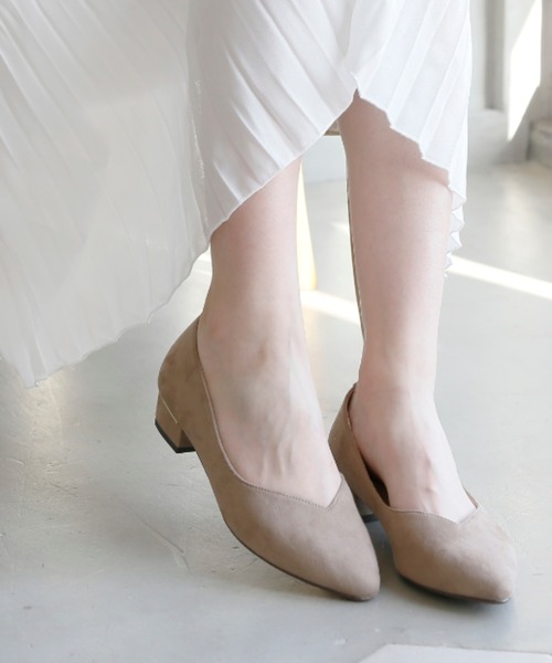 VIVIAN(ヴィヴィアン)の「ゴールドラインヒール・ポインテッドトゥVカットローヒールパンプス(パンプス・レディース・Beige/ベージュ系その他3/ライトパープル/グリーン×オレンジ/ブラック系その他3/スモークグレー・22/22.5/23/25/23.5/24.5/24)」の16枚目の写真