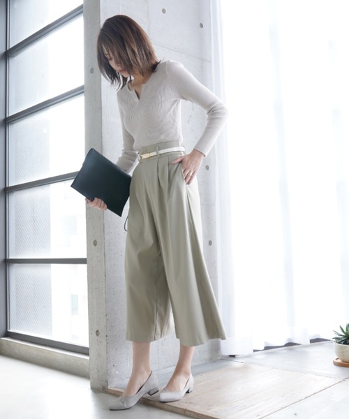 VIVIAN(ヴィヴィアン)の「ゴールドラインヒール・ポインテッドトゥVカットローヒールパンプス(パンプス・レディース・Beige/ベージュ系その他3/ライトパープル/グリーン×オレンジ/ブラック系その他3/スモークグレー・22/22.5/23/25/23.5/24.5/24)」の14枚目の写真