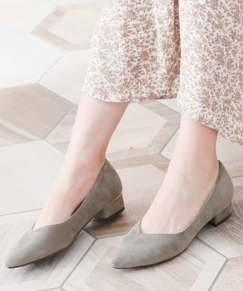 VIVIAN(ヴィヴィアン)の「ゴールドラインヒール・ポインテッドトゥVカットローヒールパンプス(パンプス・レディース・Beige/ベージュ系その他3/ライトパープル/グリーン×オレンジ/ブラック系その他3/スモークグレー・22/22.5/23/25/23.5/24.5/24)」の17枚目の写真