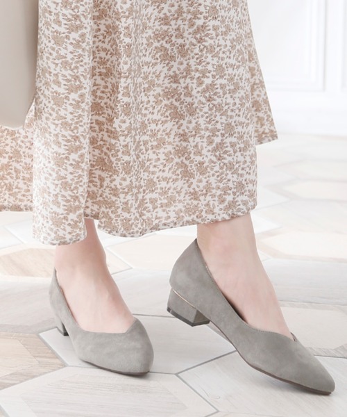 VIVIAN(ヴィヴィアン)の「ゴールドラインヒール・ポインテッドトゥVカットローヒールパンプス(パンプス・レディース・Beige/ベージュ系その他3/ライトパープル/グリーン×オレンジ/ブラック系その他3/スモークグレー・22/22.5/23/25/23.5/24.5/24)」の18枚目の写真