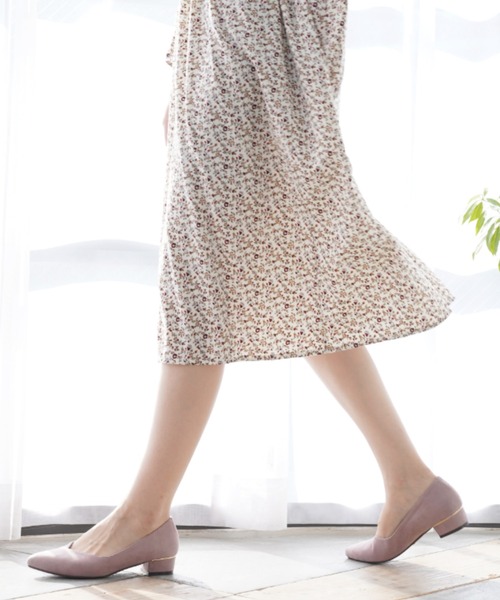 VIVIAN(ヴィヴィアン)の「ゴールドラインヒール・ポインテッドトゥVカットローヒールパンプス(パンプス・レディース・Beige/ベージュ系その他3/ライトパープル/グリーン×オレンジ/ブラック系その他3/スモークグレー・22/22.5/23/25/23.5/24.5/24)」の21枚目の写真