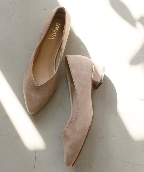 VIVIAN(ヴィヴィアン)の「ゴールドラインヒール・ポインテッドトゥVカットローヒールパンプス(パンプス・レディース・Beige/ベージュ系その他3/ライトパープル/グリーン×オレンジ/ブラック系その他3/スモークグレー・22/22.5/23/25/23.5/24.5/24)」の15枚目の写真