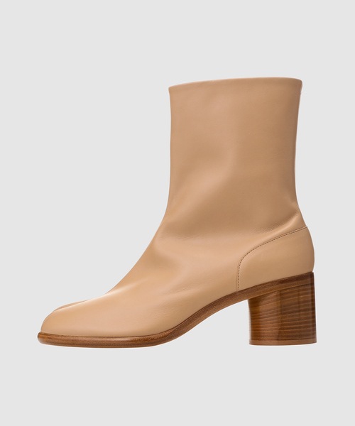 Maison Margiela(メゾンマルジェラ)の「"TABI" - shoes(ブーツ・メンズ・ブラック/ベージュ系その他・40/41/42/43)」の2枚目の写真