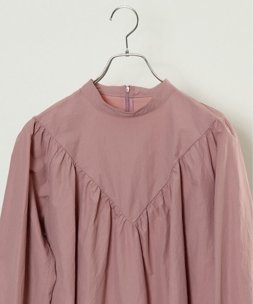 M nort（エムノート）の「【わたなべ麻衣プロデュース】ギャザーボリュームスリーブブラウス（シャツ/ブラウス・レディース・ダークブルー/スモークピンク・FREE）」の15枚目の写真
