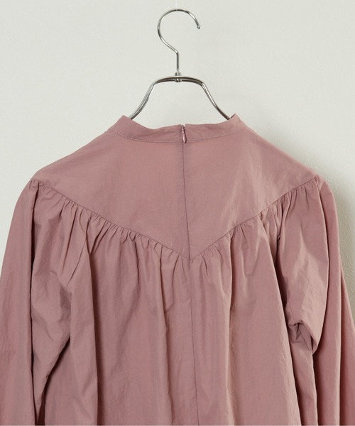 M nort（エムノート）の「【わたなべ麻衣プロデュース】ギャザーボリュームスリーブブラウス（シャツ/ブラウス・レディース・ダークブルー/スモークピンク・FREE）」の5枚目の写真