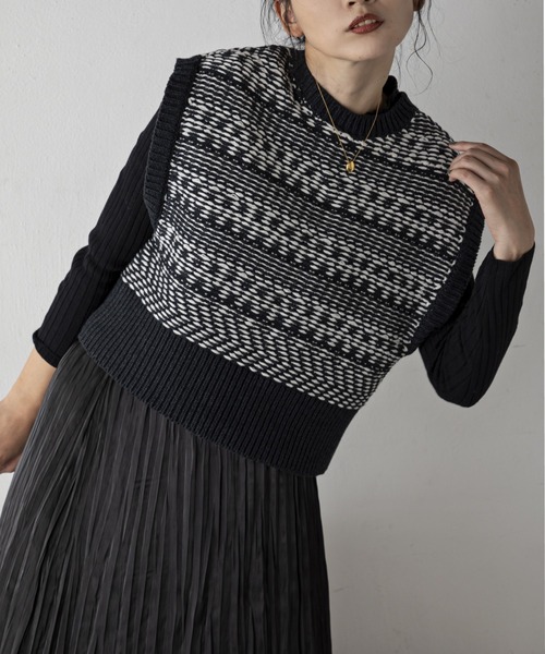 Kari & lili（カウリアンドリィリィ）の「ジャガードベスト（ベスト・レディース・ブラック/パープル/ベージュ・FREE）」の2枚目の写真