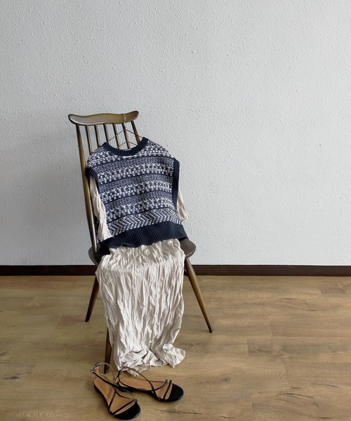 Kari & lili（カウリアンドリィリィ）の「ジャガードベスト（ベスト・レディース・ブラック/パープル/ベージュ・FREE）」の6枚目の写真