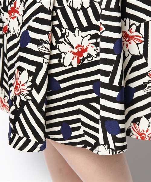 ROSE BUD（ローズバッド）の「LSK-14217 W/ELASTIC MID CALF SKIRT（スカート・レディース・ホワイト/ダークグリーン・ONE SIZE）」の5枚目の写真