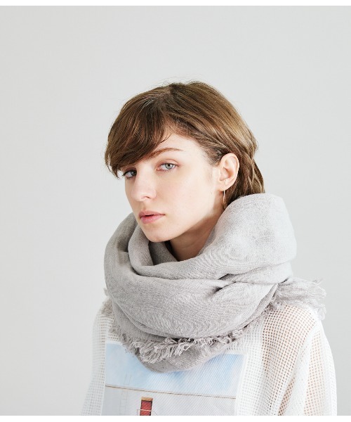 SIPULI（シプリ）の「ASAUCE MELER｜ライトベルギーリネンフリンジストール（ストール/ショール・レディース・グレー系その他/アイボリー・フリー）」の3枚目の写真