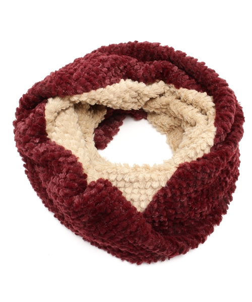 AZUL by moussy（アズールバイマウジー）の「PEフェイクファー配色シングルスヌード（マフラー・レディース・レッド系その他/グリーン系その他/ブラック/ブルー系その他・FREE）」の4枚目の写真