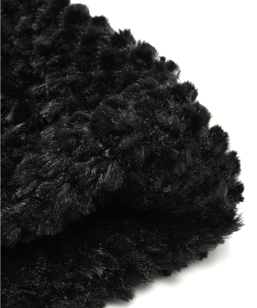 AZUL by moussy（アズールバイマウジー）の「PEフェイクファー配色シングルスヌード（マフラー・レディース・レッド系その他/グリーン系その他/ブラック/ブルー系その他・FREE）」の6枚目の写真