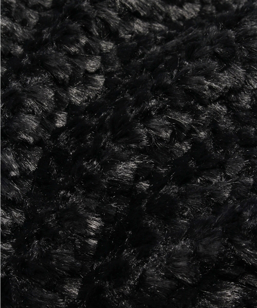 AZUL by moussy（アズールバイマウジー）の「PEフェイクファー配色シングルスヌード（マフラー・レディース・レッド系その他/グリーン系その他/ブラック/ブルー系その他・FREE）」の7枚目の写真