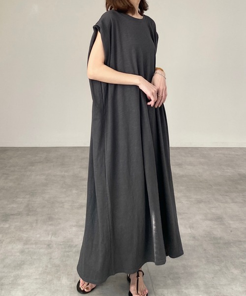 She's Closet(シーズクローゼット)の「クルーネック フレンチスリーブ ロング Tシャツワンピース(ワンピース・レディース・ホワイト/チャコールグレー/ブラック/モカ・FREE)」の4枚目の写真