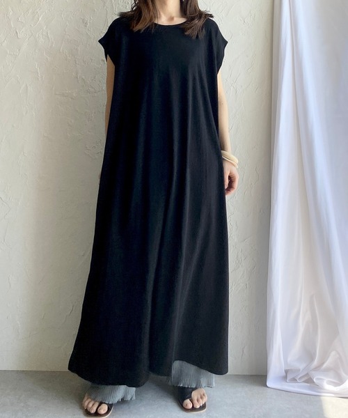 She's Closet(シーズクローゼット)の「クルーネック フレンチスリーブ ロング Tシャツワンピース(ワンピース・レディース・ホワイト/チャコールグレー/ブラック/モカ・FREE)」の3枚目の写真