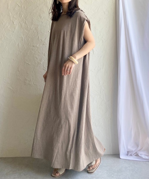 She's Closet(シーズクローゼット)の「クルーネック フレンチスリーブ ロング Tシャツワンピース(ワンピース・レディース・ホワイト/チャコールグレー/ブラック/モカ・FREE)」の2枚目の写真