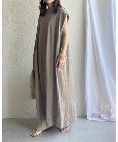 She's Closet(シーズクローゼット)の「クルーネック フレンチスリーブ ロング Tシャツワンピース(ワンピース・レディース・ホワイト/チャコールグレー/ブラック/モカ・FREE)」の5枚目の写真