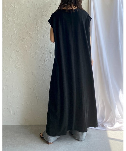 She's Closet(シーズクローゼット)の「クルーネック フレンチスリーブ ロング Tシャツワンピース(ワンピース・レディース・ホワイト/チャコールグレー/ブラック/モカ・FREE)」の17枚目の写真