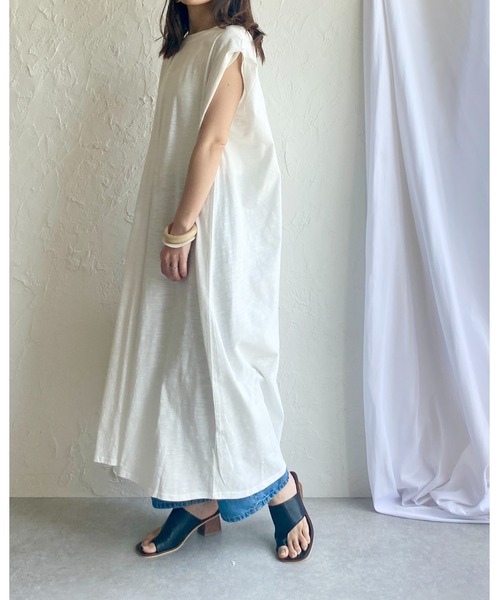 She's Closet(シーズクローゼット)の「クルーネック フレンチスリーブ ロング Tシャツワンピース(ワンピース・レディース・ホワイト/チャコールグレー/ブラック/モカ・FREE)」の14枚目の写真