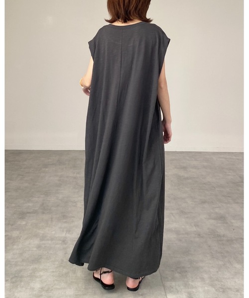 She's Closet(シーズクローゼット)の「クルーネック フレンチスリーブ ロング Tシャツワンピース(ワンピース・レディース・ホワイト/チャコールグレー/ブラック/モカ・FREE)」の11枚目の写真