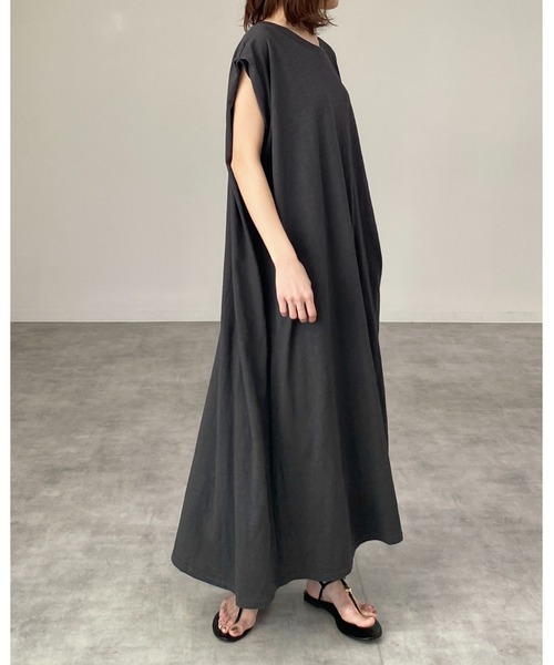 She's Closet(シーズクローゼット)の「クルーネック フレンチスリーブ ロング Tシャツワンピース(ワンピース・レディース・ホワイト/チャコールグレー/ブラック/モカ・FREE)」の7枚目の写真