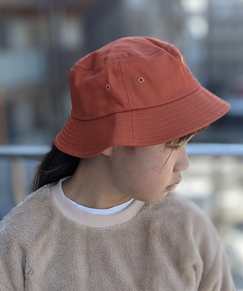 FRUIT OF THE LOOM（フルーツオブザルーム）の「FRUIT OF THE LOOM/フルーツオブザルーム 　キッズ ロゴ刺繍 バケットハット（ハット・キッズ・ブラック/ベージュ/サックスブルー/オレンジ・FREE）」の16枚目の写真