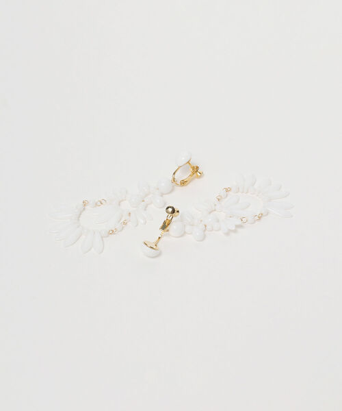 Ray BEAMS（レイビームス）の「RACKETS / Leaf Lace イヤリング（イヤリング・レディース・ホワイト・ONE SIZE）」の2枚目の写真