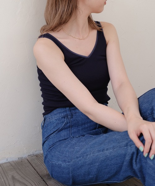 ONEME（ワンム）の「ONEME Seamless innerwear T/T（タンクトップ・レディース・ネイビー/オフホワイト・FREE）」の2枚目の写真