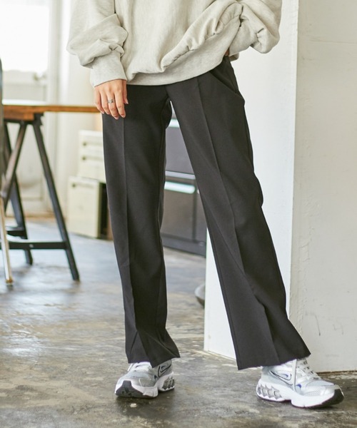 WEGO（ウィゴー）の「WEGO/センタープレスフレアパンツ（スラックス・レディース・レッド/オレンジ/ブルー/グリーン/マスタード/ブラック系その他3/ブラック/ベージュ系その他2・SMALL/MEDIUM）」の2枚目の写真