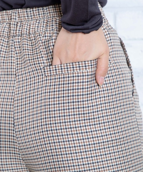 WEGO（ウィゴー）の「WEGO/センタープレスフレアパンツ（スラックス・レディース・レッド/オレンジ/ブルー/グリーン/マスタード/ブラック系その他3/ブラック/ベージュ系その他2・SMALL/MEDIUM）」の20枚目の写真