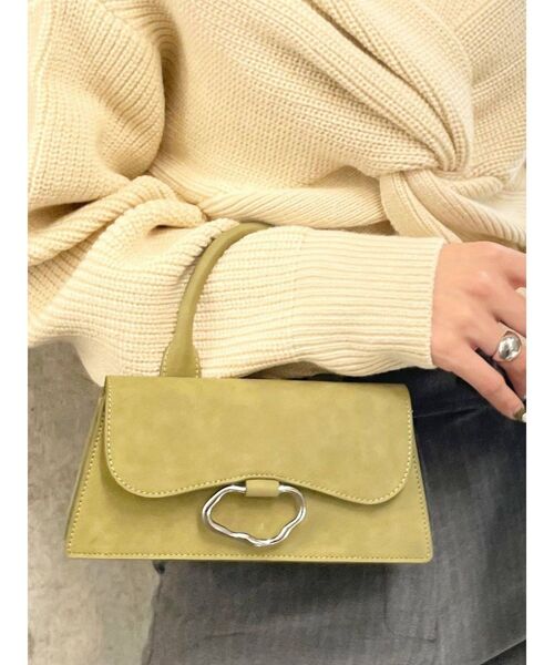 EMODA(エモダ)の「ハングチャームバッグ(ハンドバッグ・レディース・ホワイト/ブラック/ブルー/グリーン・FREE)」の1枚目の写真