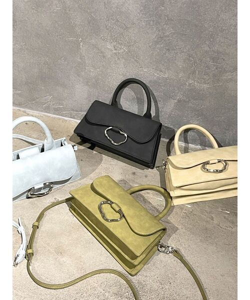 EMODA(エモダ)の「ハングチャームバッグ(ハンドバッグ・レディース・ホワイト/ブラック/ブルー/グリーン・FREE)」の12枚目の写真