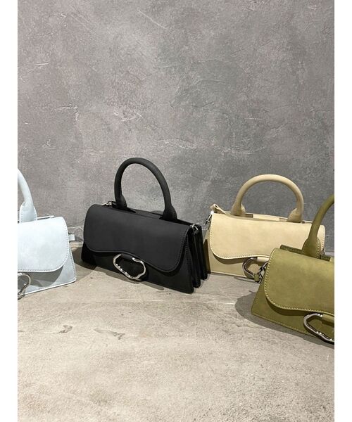 EMODA(エモダ)の「ハングチャームバッグ(ハンドバッグ・レディース・ホワイト/ブラック/ブルー/グリーン・FREE)」の8枚目の写真