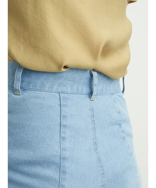 earth music&ecology（アースミュージックアンドエコロジー）の「バックスリットフレアデニムパンツ（デニムパンツ・レディース・ライトインディゴブルー・S/M）」の3枚目の写真
