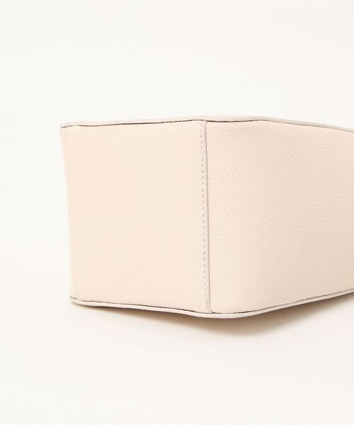 SMIR NASLI(サミールナスリ)の「ツイステッドシュリンクトートバッグ(トートバッグ・レディース・オフホワイト/ブラック/キャメル/グレー系その他・9)」の6枚目の写真