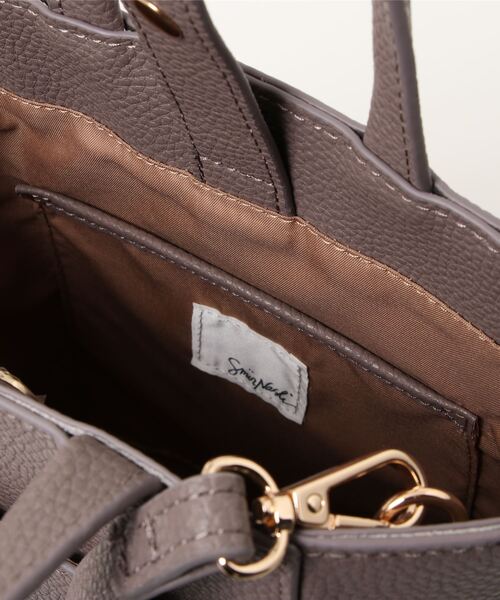 SMIR NASLI(サミールナスリ)の「ツイステッドシュリンクトートバッグ(トートバッグ・レディース・オフホワイト/ブラック/キャメル/グレー系その他・9)」の9枚目の写真