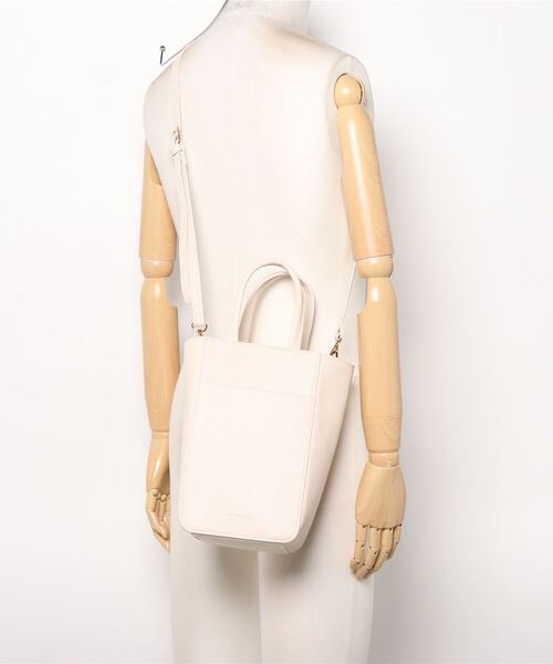 SMIR NASLI(サミールナスリ)の「ツイステッドシュリンクトートバッグ(トートバッグ・レディース・オフホワイト/ブラック/キャメル/グレー系その他・9)」の11枚目の写真