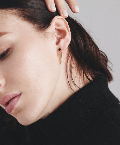9ban（キューバン）の「【9ban】キューバン/Black Square pierce（ピアス（両耳用）・レディース・ゴールド・FREE）」の2枚目の写真