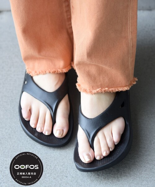 OOFOS(ウーフォス)の「OOFOS: OOoriginal サンダル(サンダル・レディース・ブラック/ベージュ/オフホワイト/ベージュ系その他・23/24/25)」の19枚目の写真