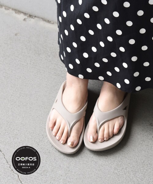 OOFOS(ウーフォス)の「OOFOS: OOoriginal サンダル(サンダル・レディース・ブラック/ベージュ/オフホワイト/ベージュ系その他・23/24/25)」の22枚目の写真