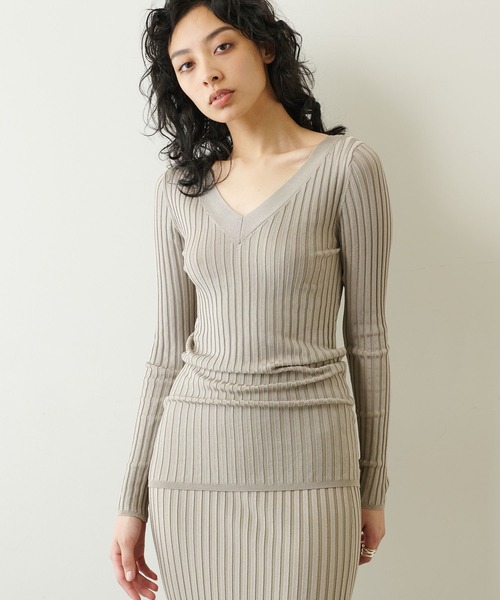 Whim Gazette（ウィムガゼット）の「リブVネックプルオーバー（ニット/セーター・レディース・ブラック/ライトベージュ・FREE）」の2枚目の写真