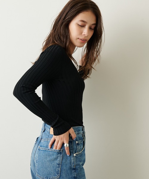 Whim Gazette（ウィムガゼット）の「リブVネックプルオーバー（ニット/セーター・レディース・ブラック/ライトベージュ・FREE）」の13枚目の写真